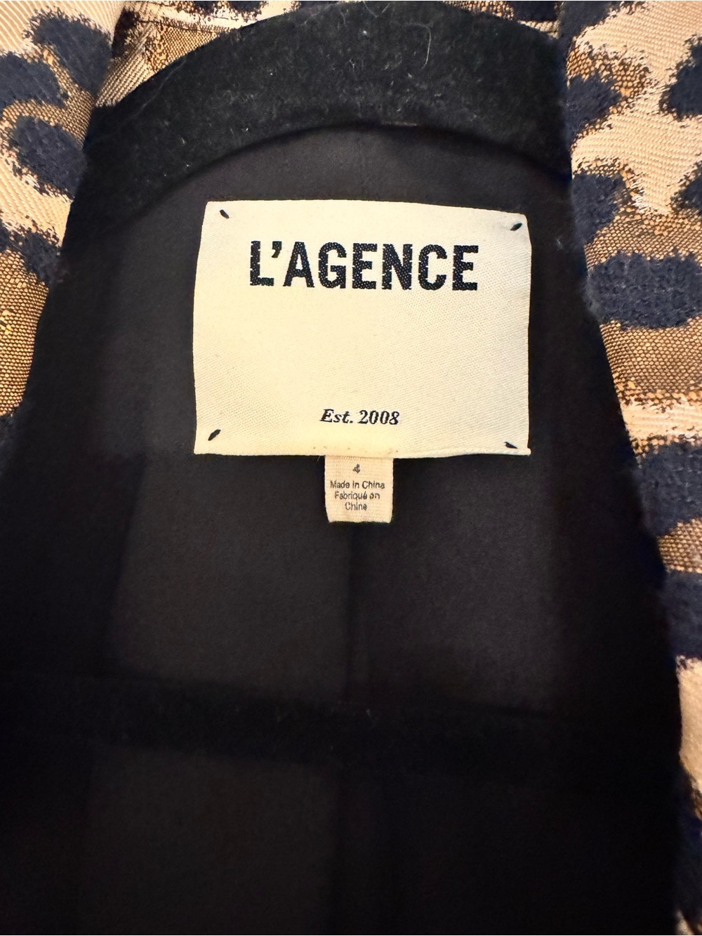 L’AGENCE BETHANY STRUCTURED SHOULDER JACQUARD LEOPARD PRINT BLAZER- NEW-SIZE 4 - Picture 6 of 7